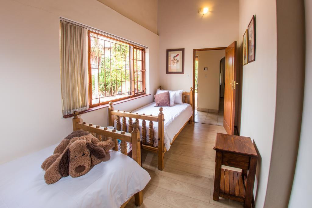 Winelands Villa Guesthouse And Cottages Somerset West Exteriör bild