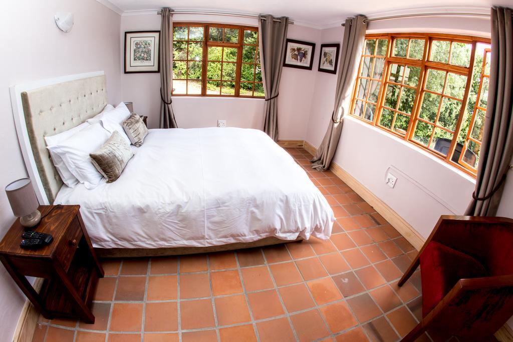 Winelands Villa Guesthouse And Cottages Somerset West Exteriör bild